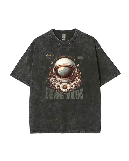 Astronaut Helmet Dreamy Flowers Tee - School & Weekend Casual Wear | Men's Oversized & Flannel Style | Perfect Birthday & Holiday Gift