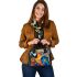 Colorful macaw in the style shoulder handbag