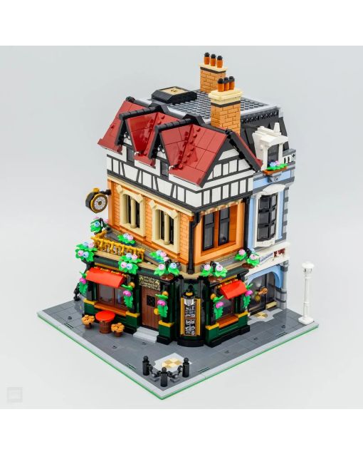 2025 NEW Tudor Corner Modular Building Set - Expert Street View Series | Medieval Architecture Blocks for Adult Collectors